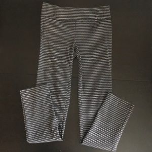 NY&Co pull on skinny stretch pants